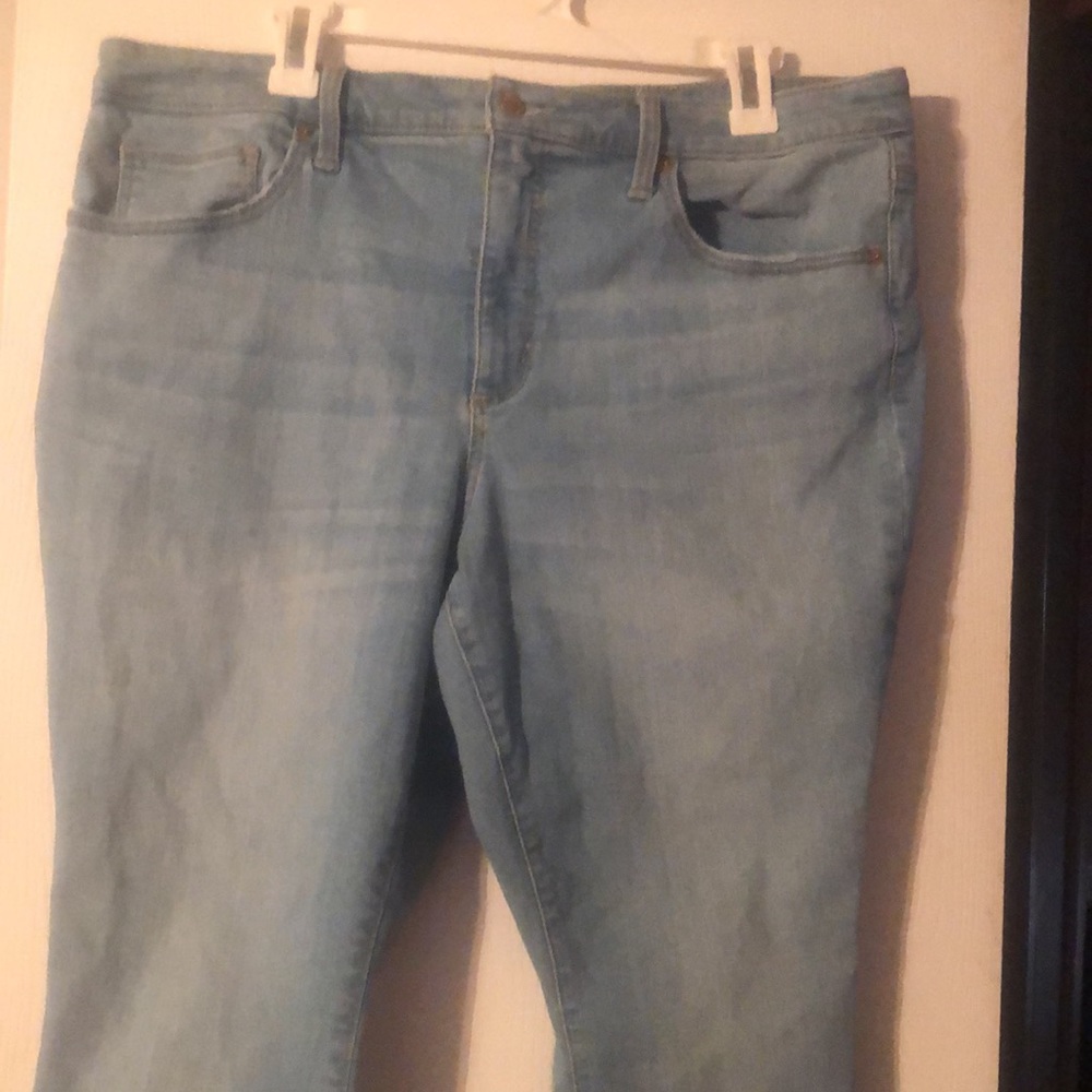 Woman’s high rise skinny regular universal threads